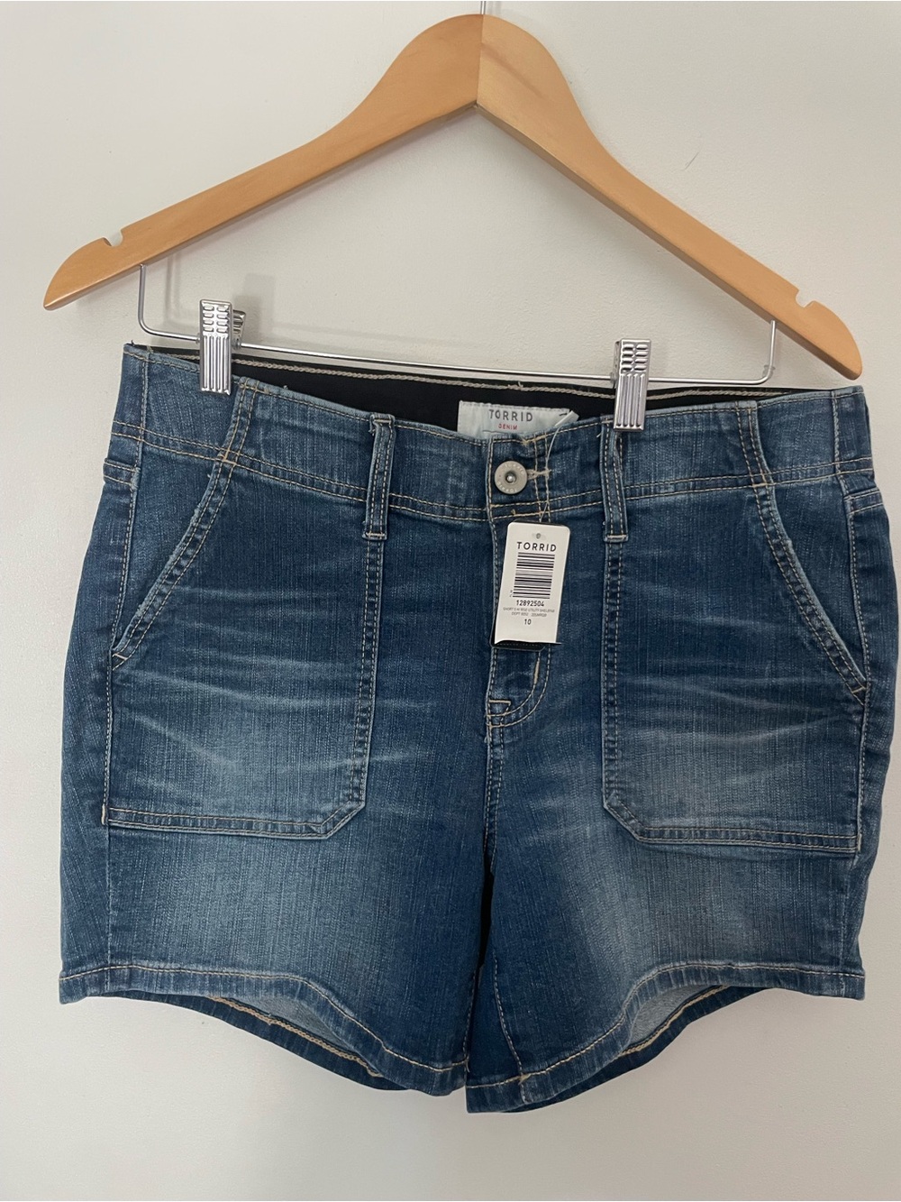torrid faded blue stretch denim shorts